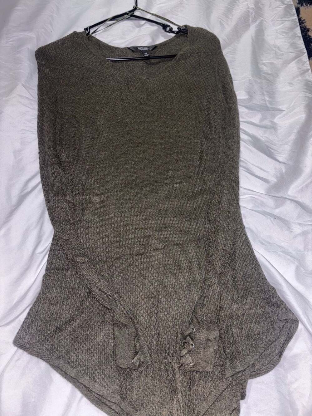 Simply Vera Wang Sweater Size XS Green V-Neck Long Sleeve Knit - Picture 2 of 4